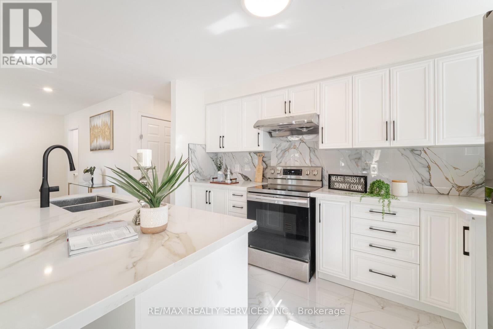 Photo 11 of 139 Rutherford Road N, Brampton ON