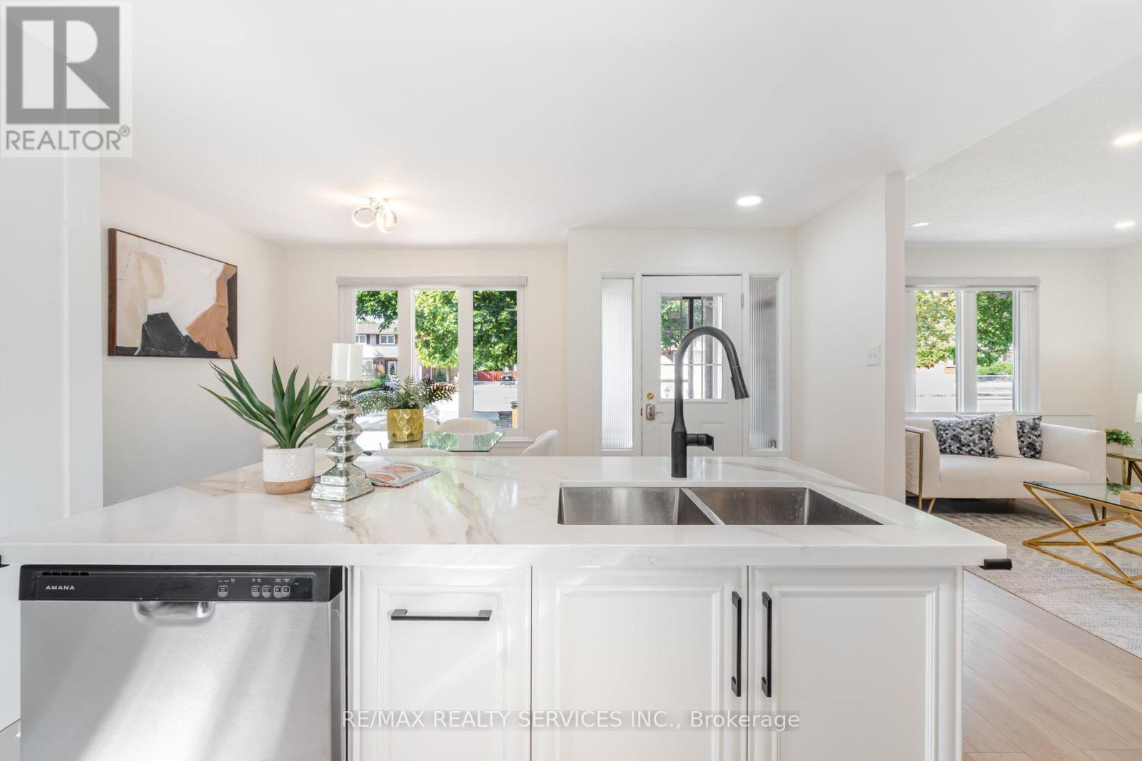 Photo 13 of 139 Rutherford Road N, Brampton ON