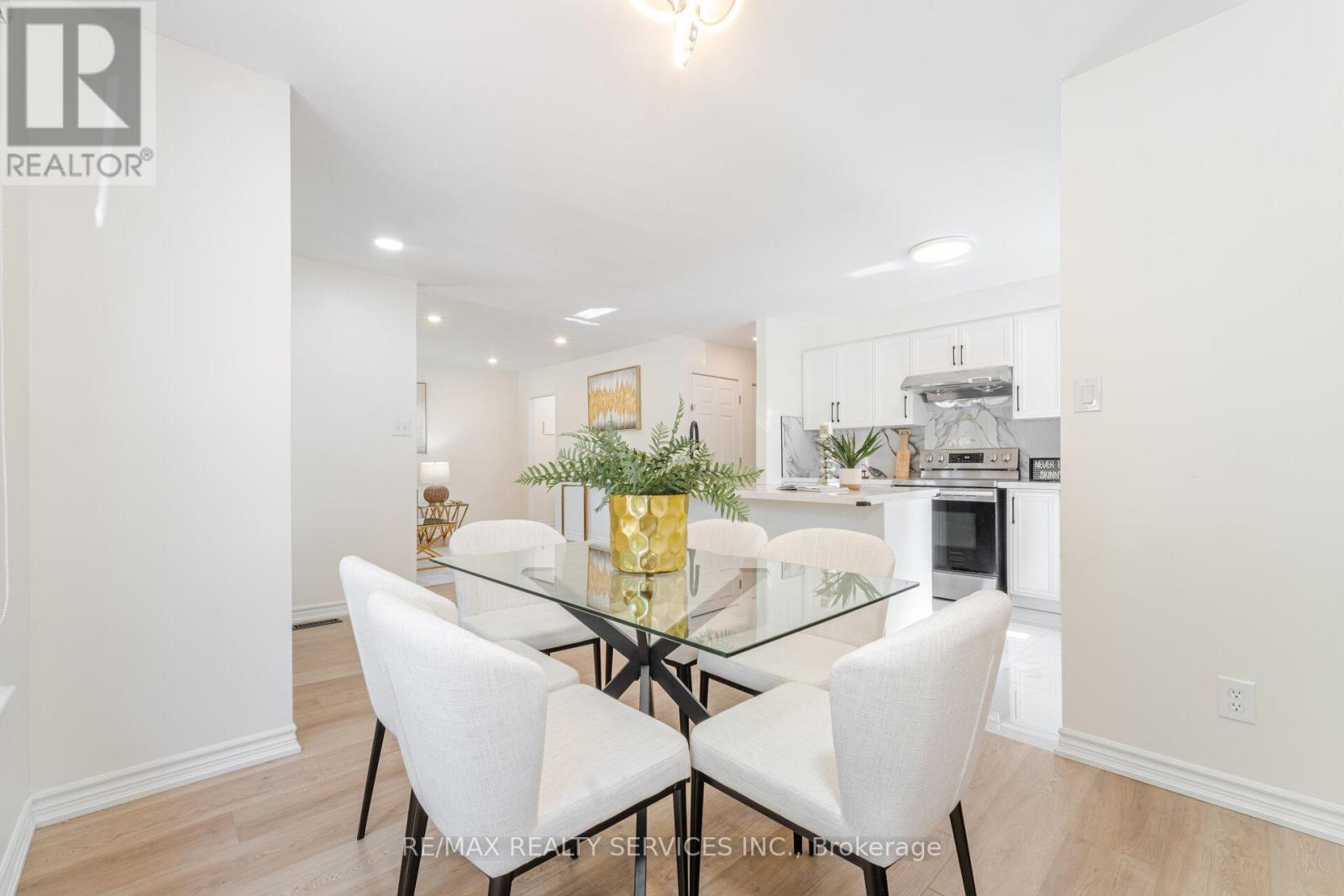 Photo 16 of 139 Rutherford Road N, Brampton ON