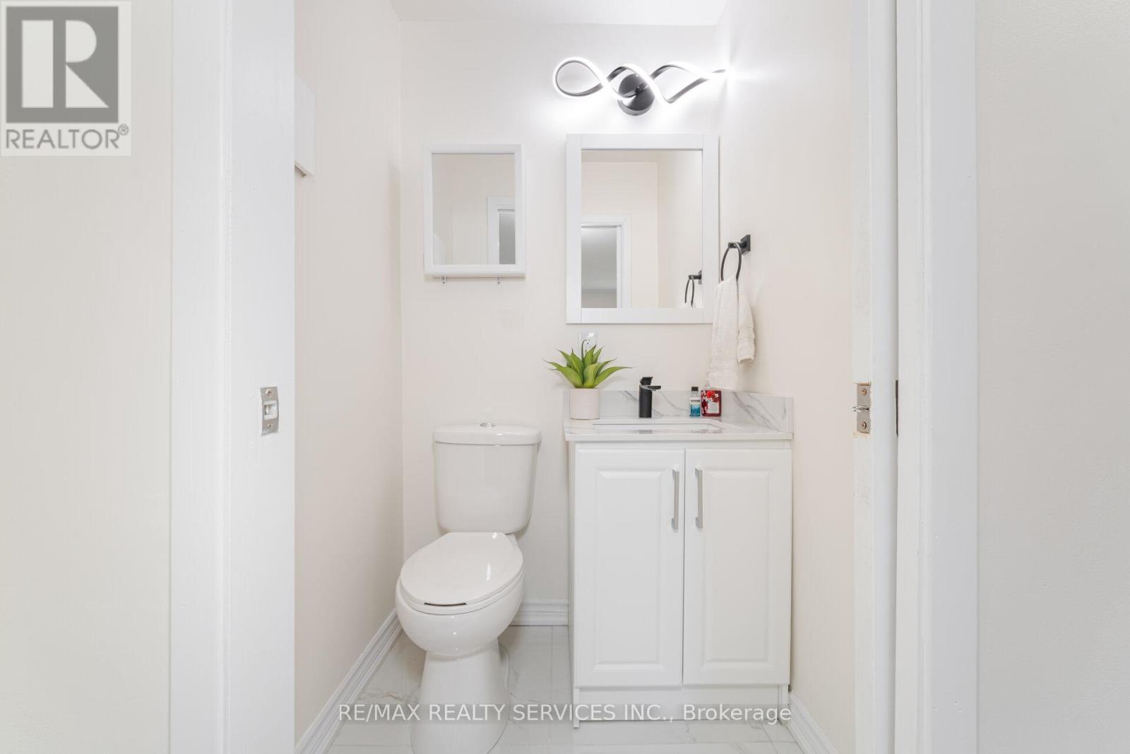 Photo 21 of 139 Rutherford Road N, Brampton ON