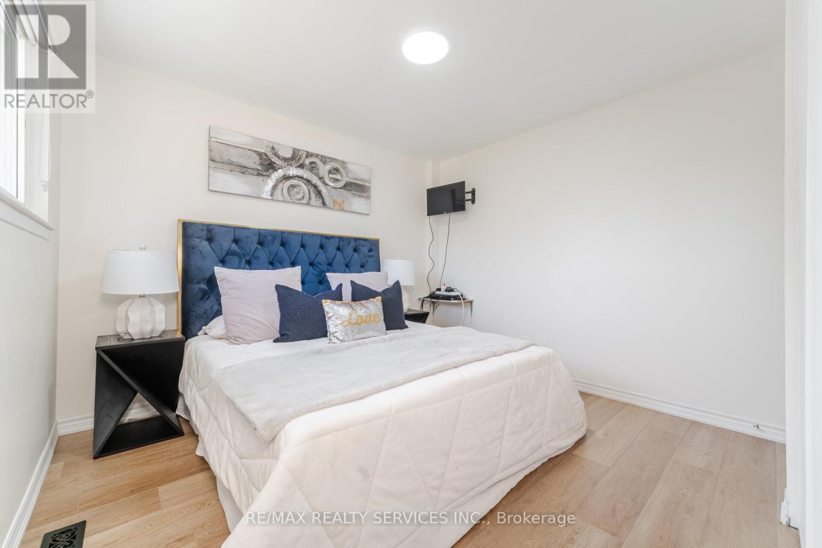Photo 23 of 139 Rutherford Road N, Brampton ON