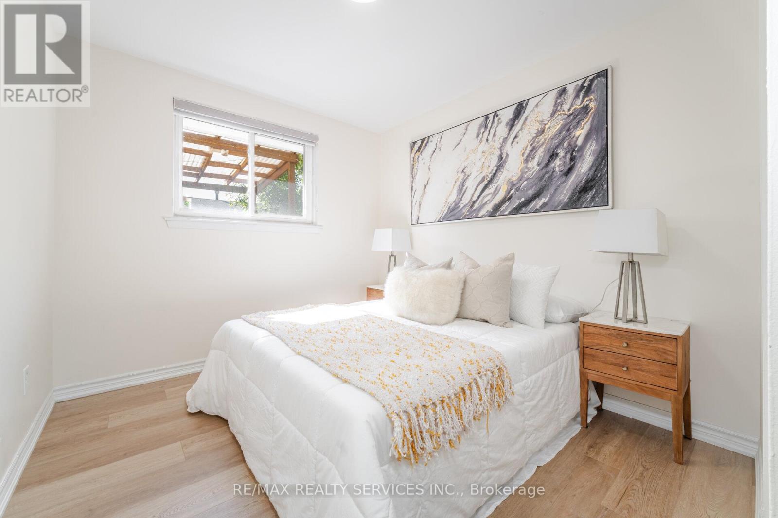 Photo 25 of 139 Rutherford Road N, Brampton ON