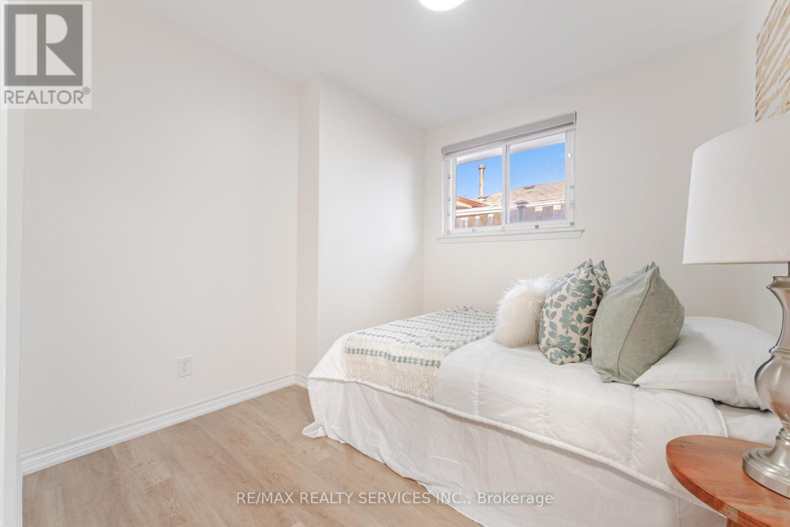 Photo 26 of 139 Rutherford Road N, Brampton ON