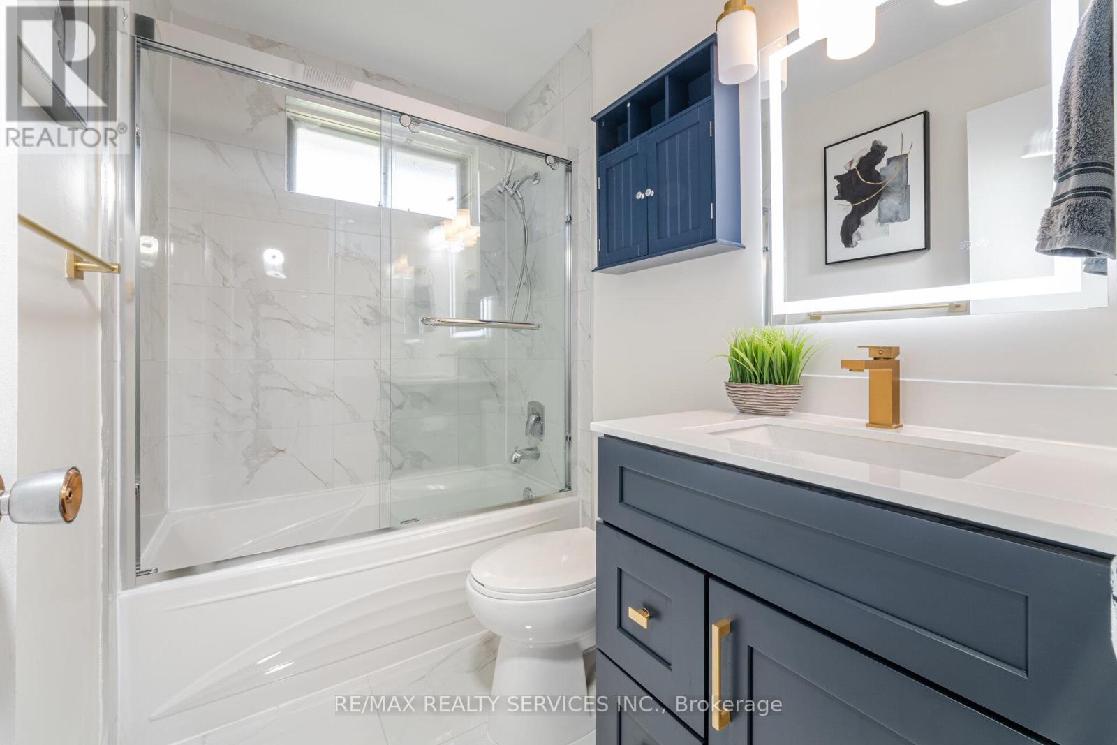 Photo 29 of 139 Rutherford Road N, Brampton ON