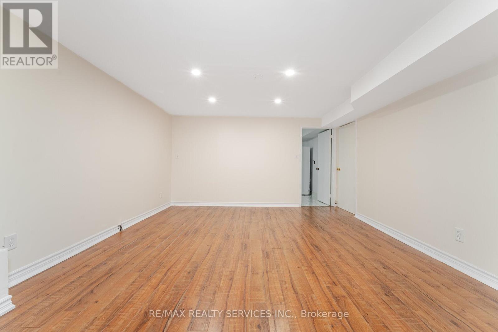 Photo 31 of 139 Rutherford Road N, Brampton ON