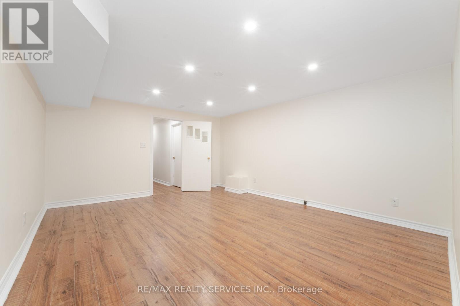 Photo 32 of 139 Rutherford Road N, Brampton ON