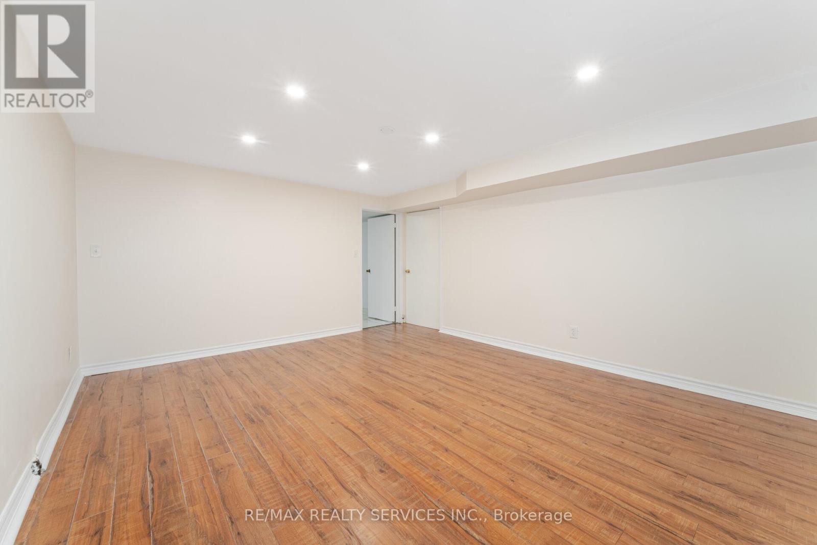 Photo 33 of 139 Rutherford Road N, Brampton ON