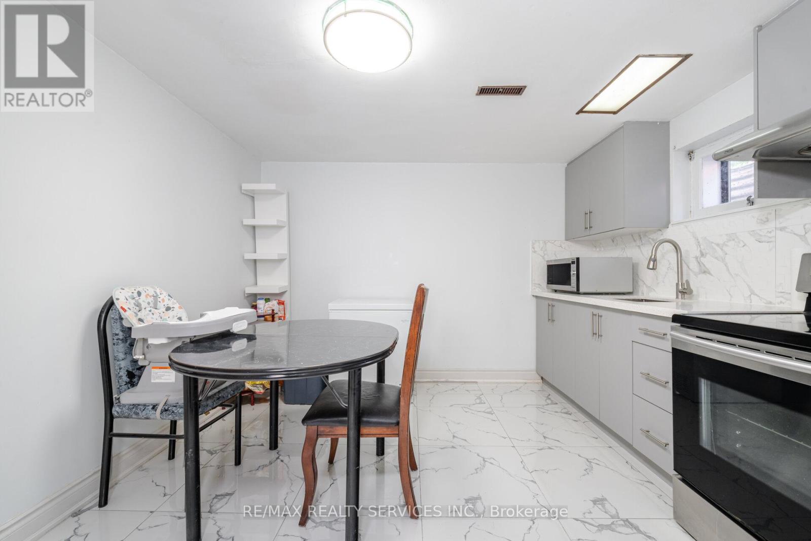 Photo 36 of 139 Rutherford Road N, Brampton ON
