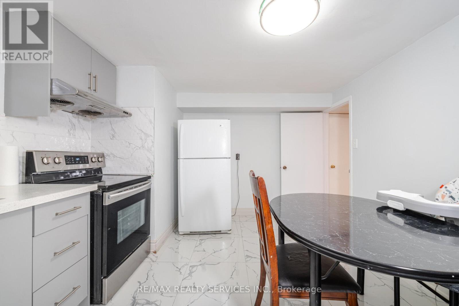 Photo 37 of 139 Rutherford Road N, Brampton ON