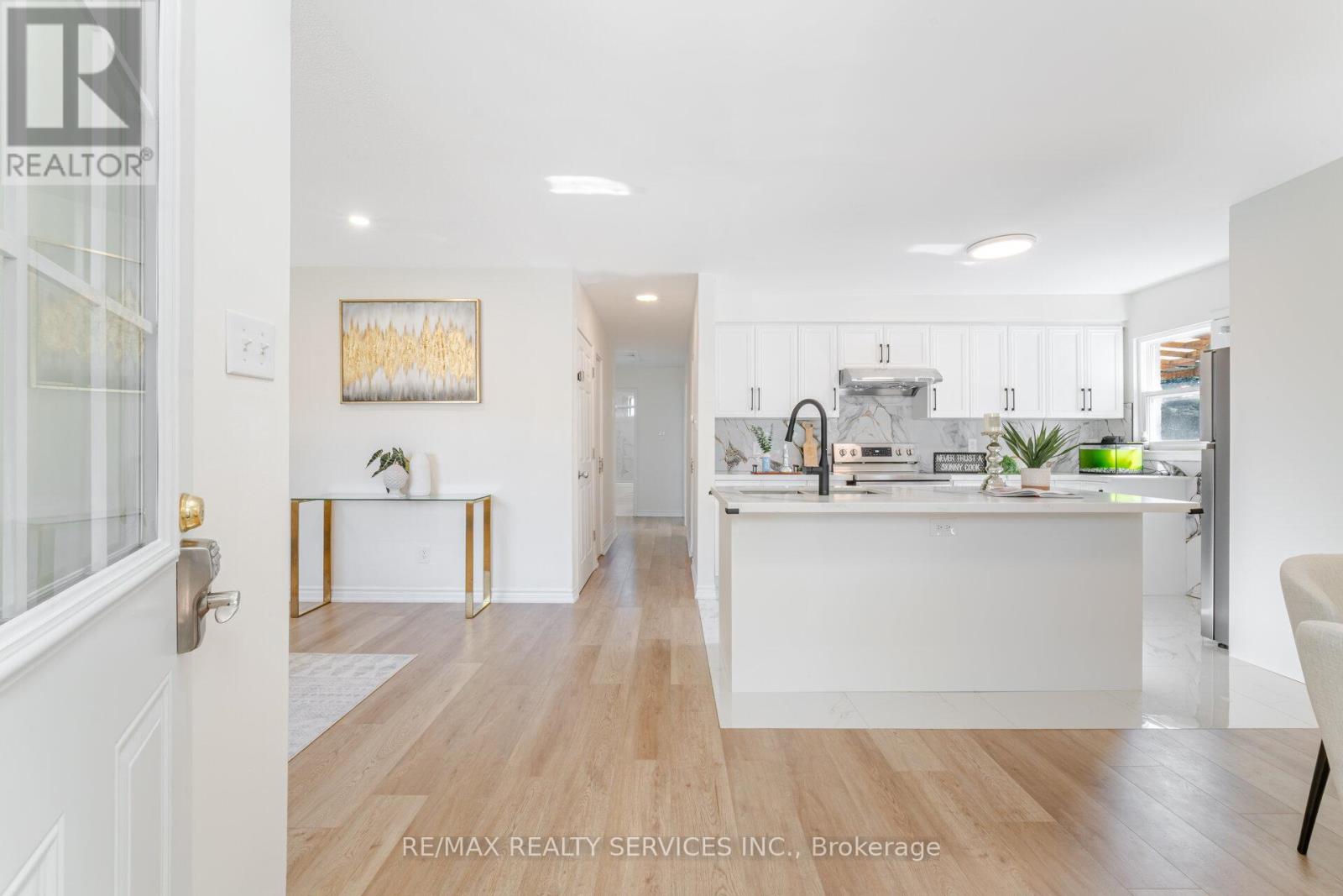 Photo 7 of 139 Rutherford Road N, Brampton ON