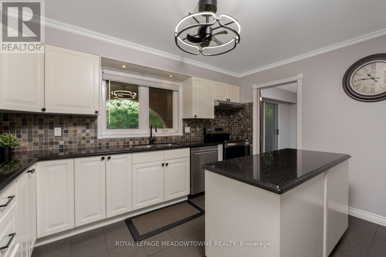 Photo 17 of 68 Mary Street, Halton Hills ON