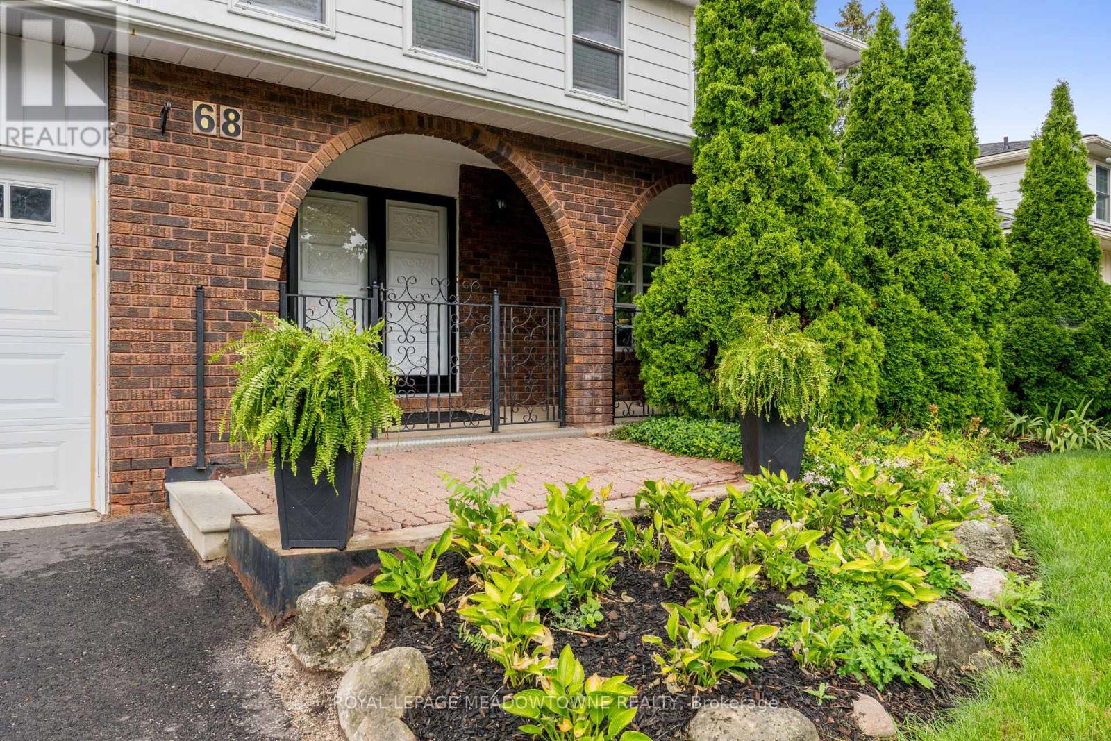 Photo 4 of 68 Mary Street, Halton Hills ON