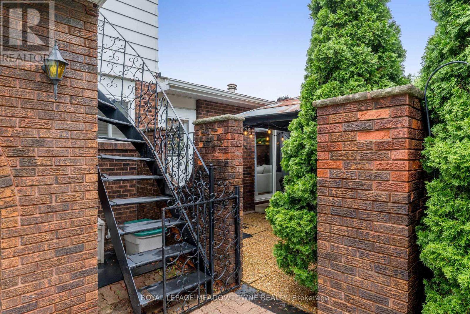 Photo 45 of 68 Mary Street, Halton Hills ON