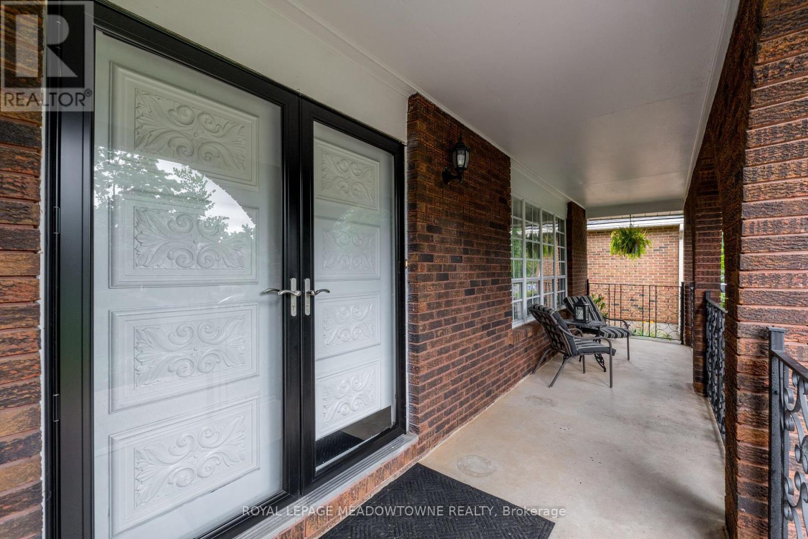 Photo 5 of 68 Mary Street, Halton Hills ON