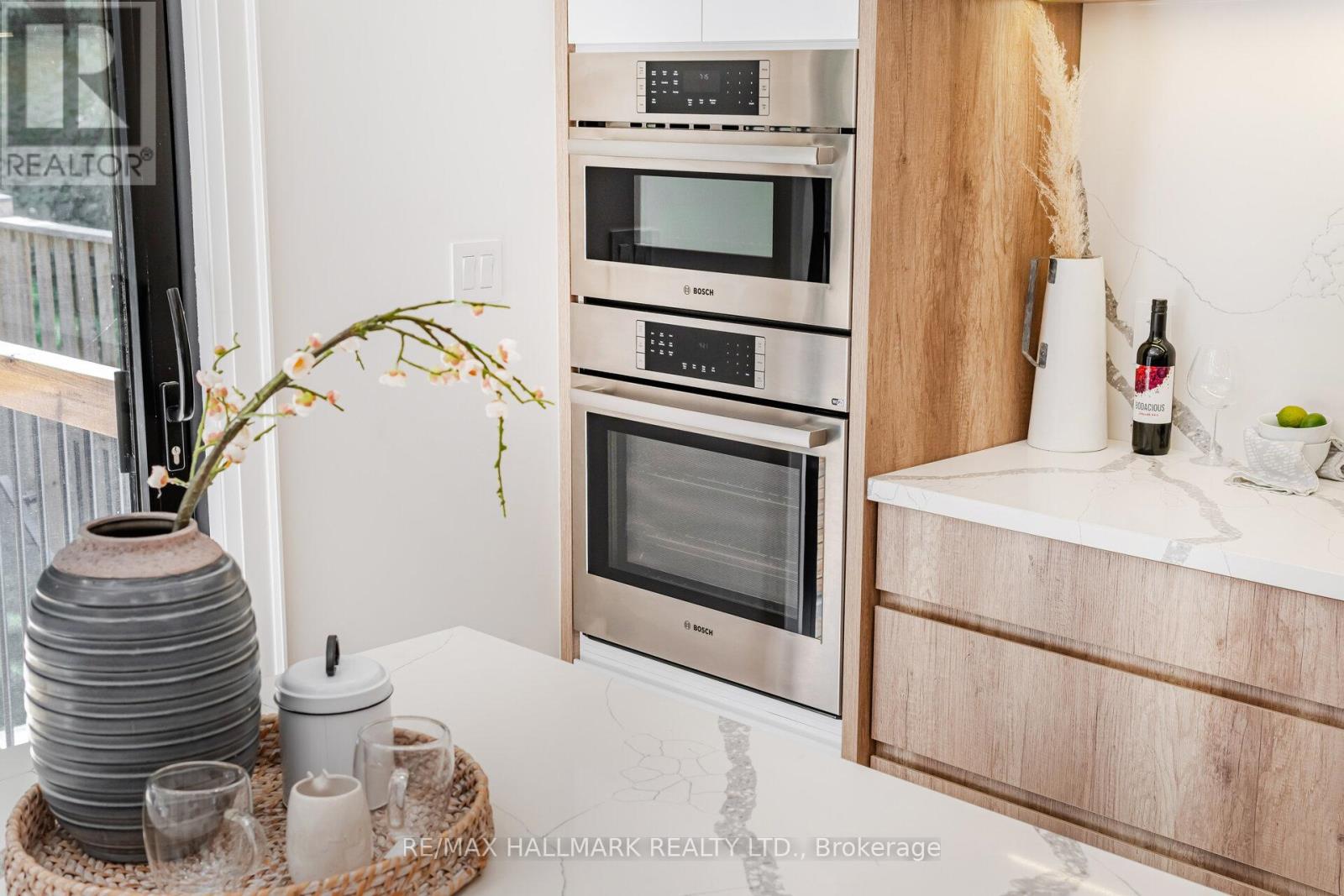 Photo 11 of 78 South Kingsway, Toronto ON
