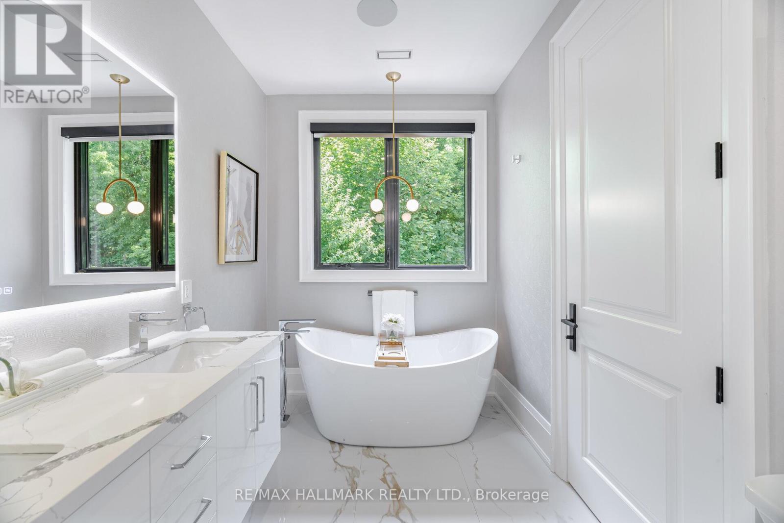 Photo 24 of 78 South Kingsway, Toronto ON