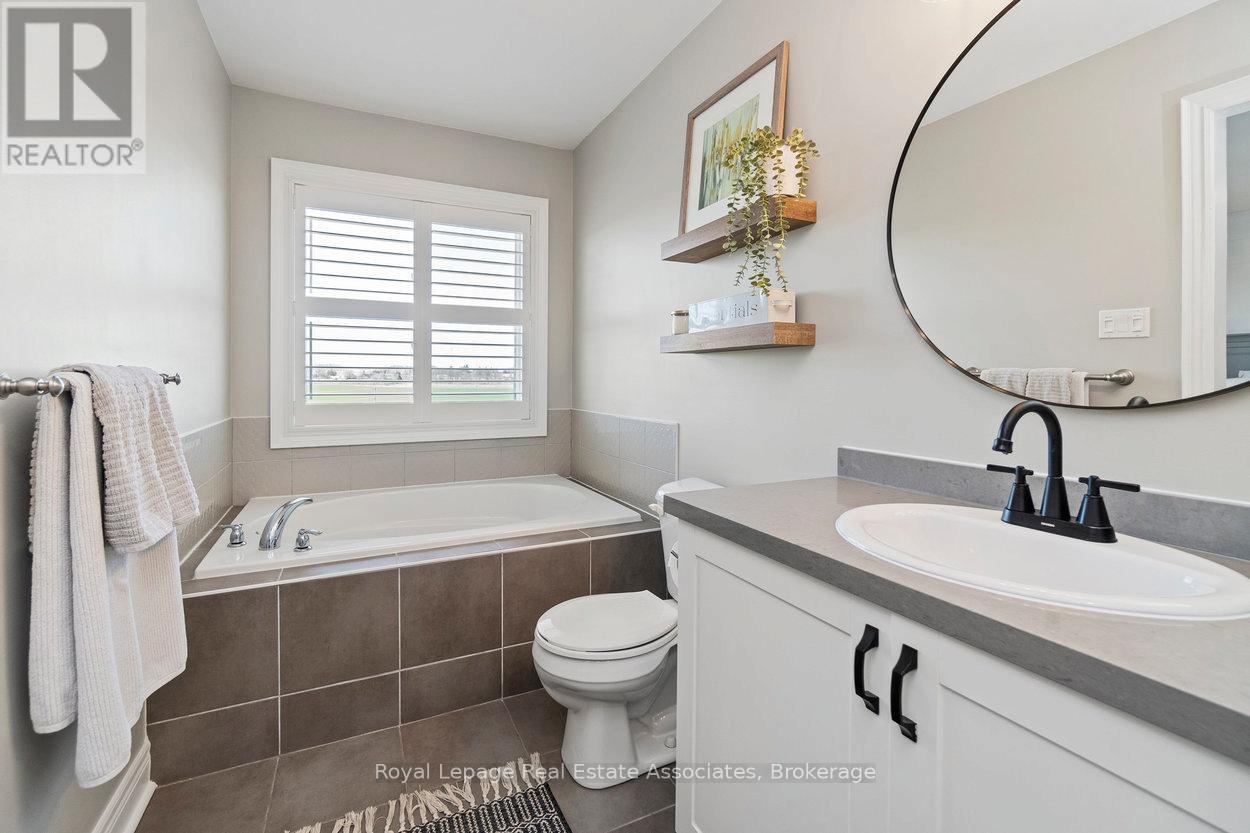 Photo 24 of 25 Paula Court, Orangeville ON
