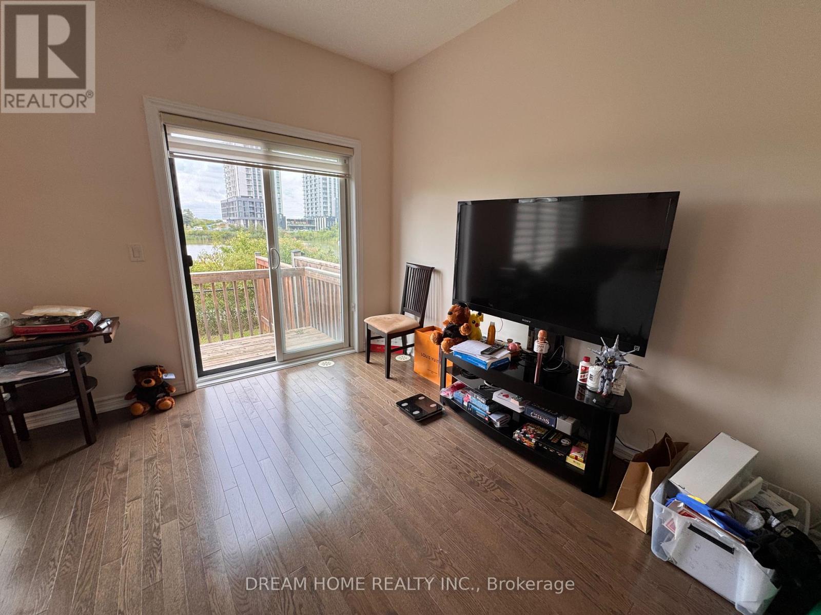 Photo 11 of 3048 Cascade Common, Oakville ON