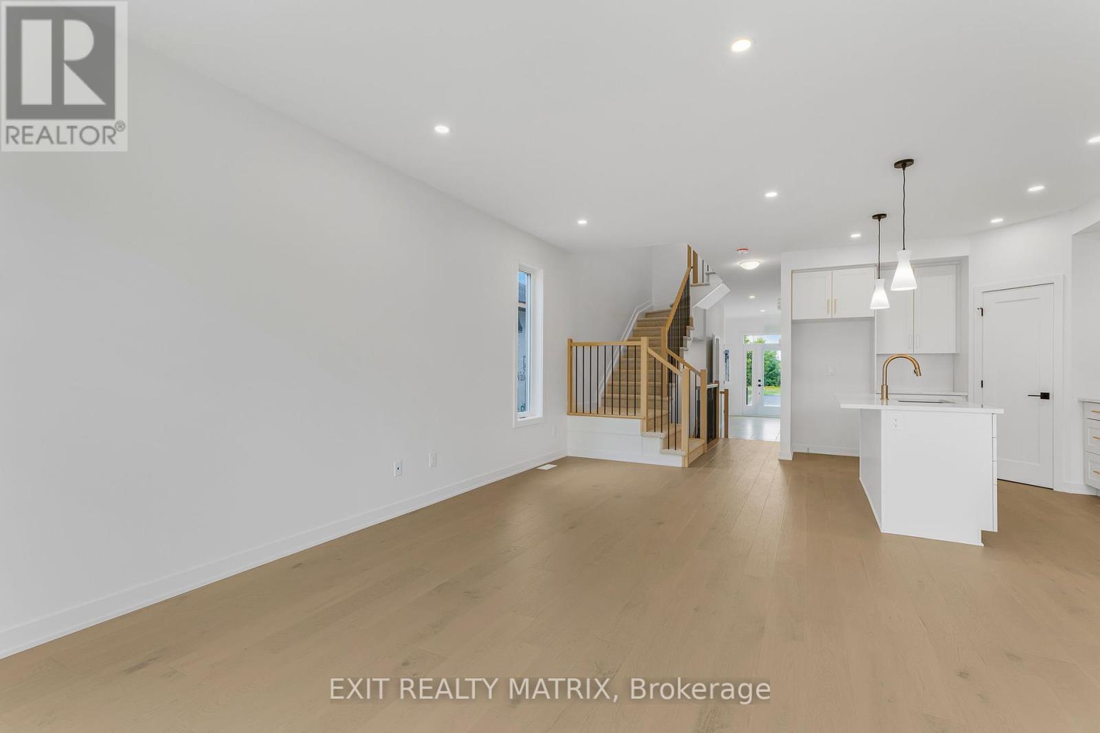 Photo 35 of 937 Cologne Street, Russell ON
