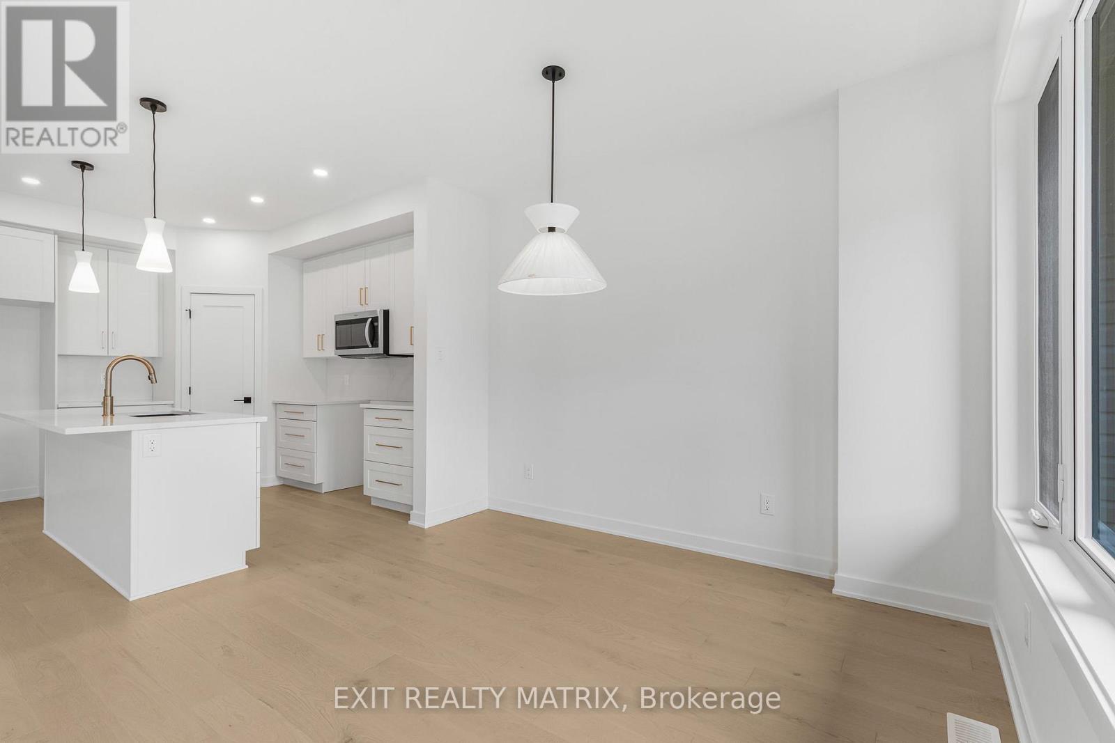 Photo 11 of 937 Cologne Street, Russell ON