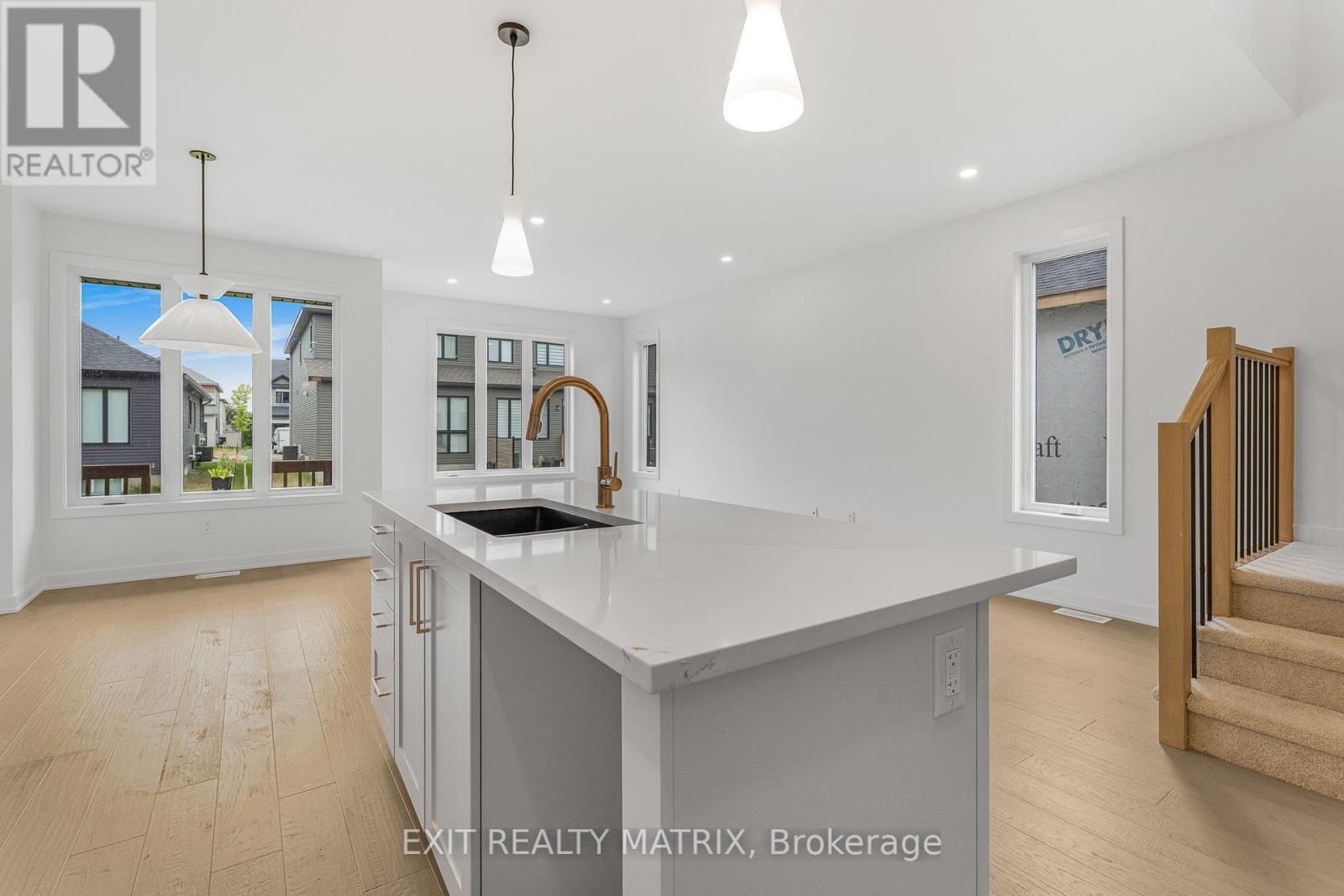 Photo 6 of 937 Cologne Street, Russell ON