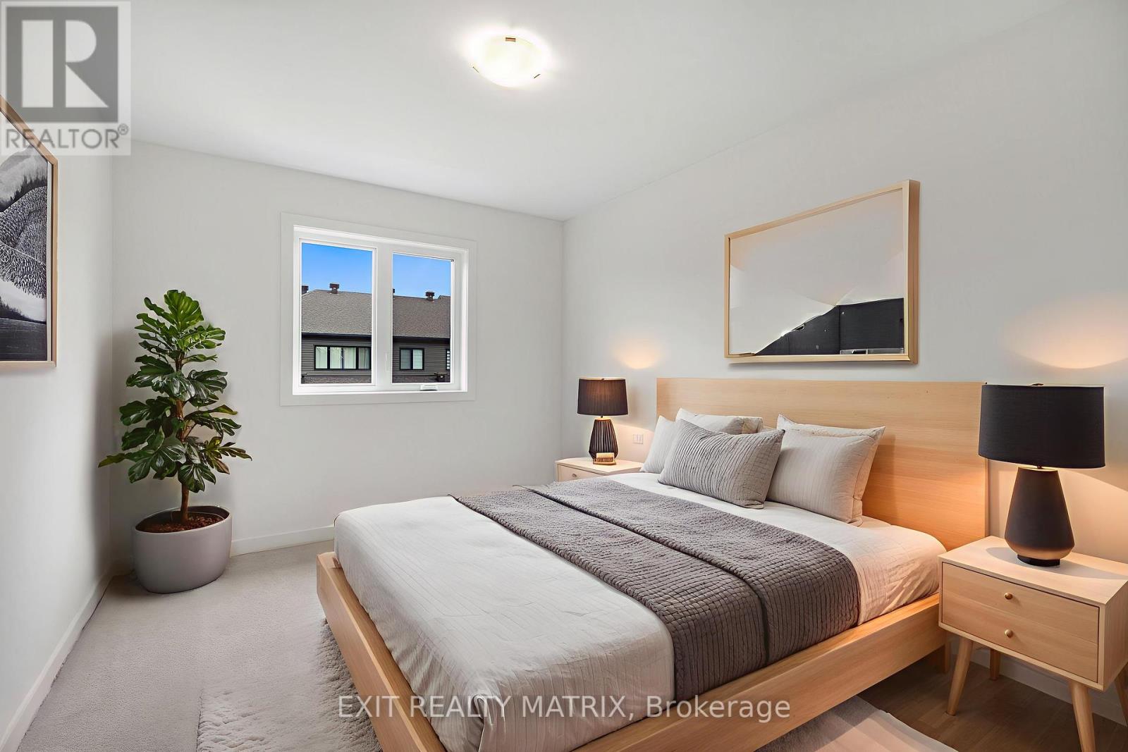 Photo 3 of 937 Cologne Street, Russell ON
