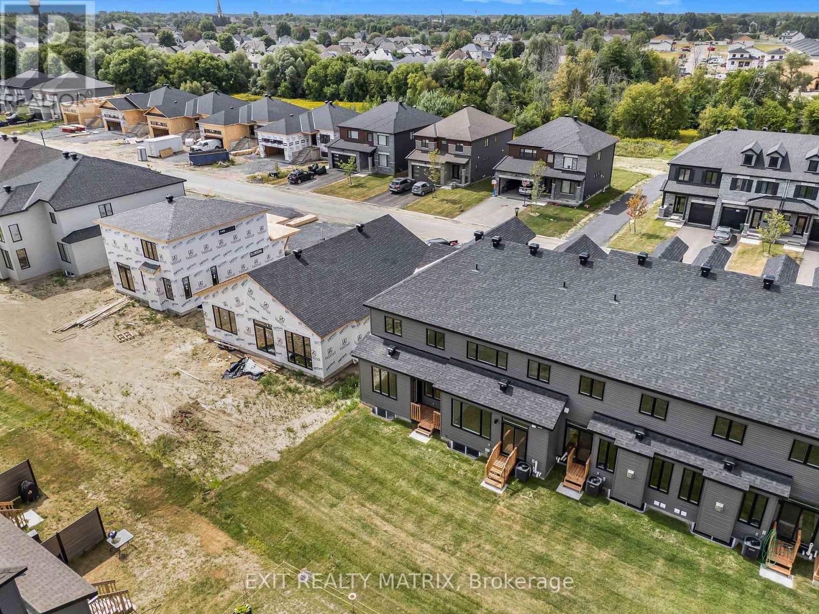 Photo 12 of 937 Cologne Street, Russell ON