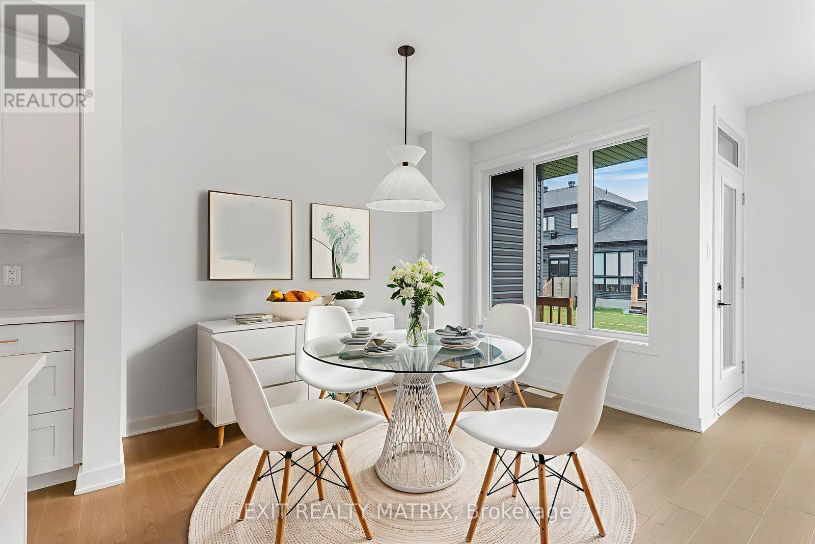 Photo 4 of 937 Cologne Street, Russell ON