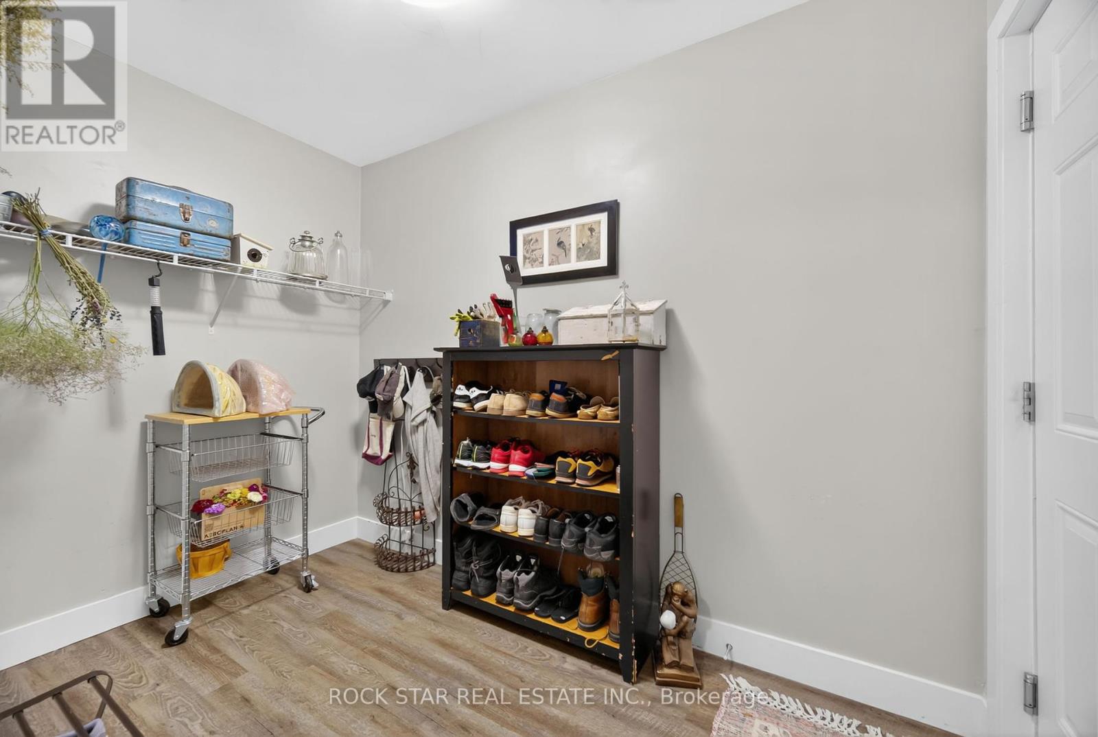Photo 11 of 364 Beachwood Avenue, London South ON