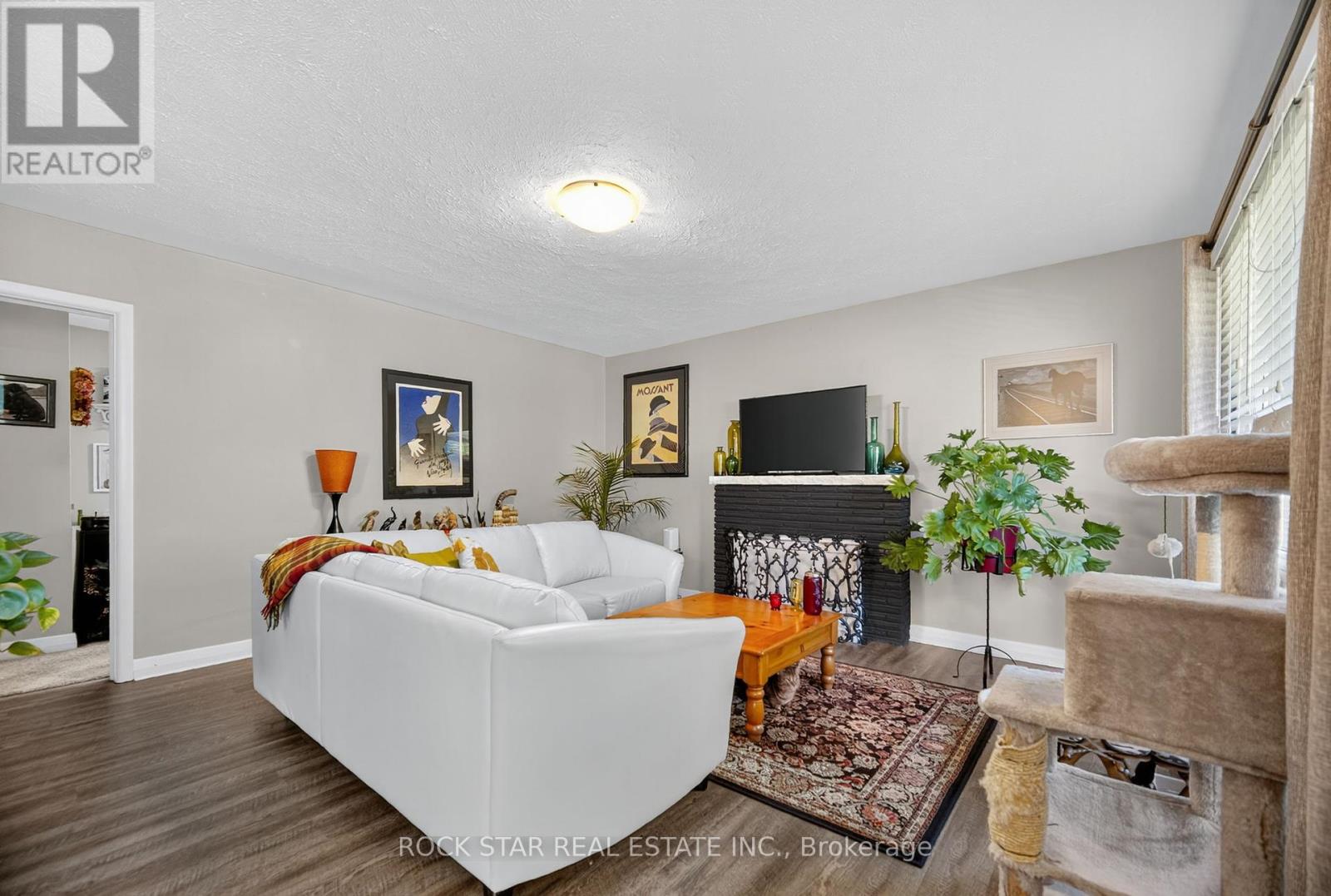Photo 2 of 364 Beachwood Avenue, London South ON