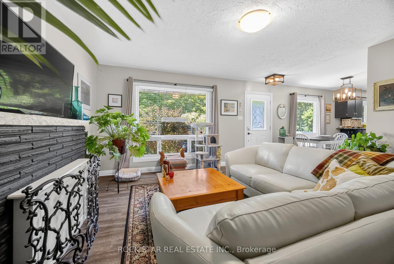 Photo 4 of 364 Beachwood Avenue, London South ON