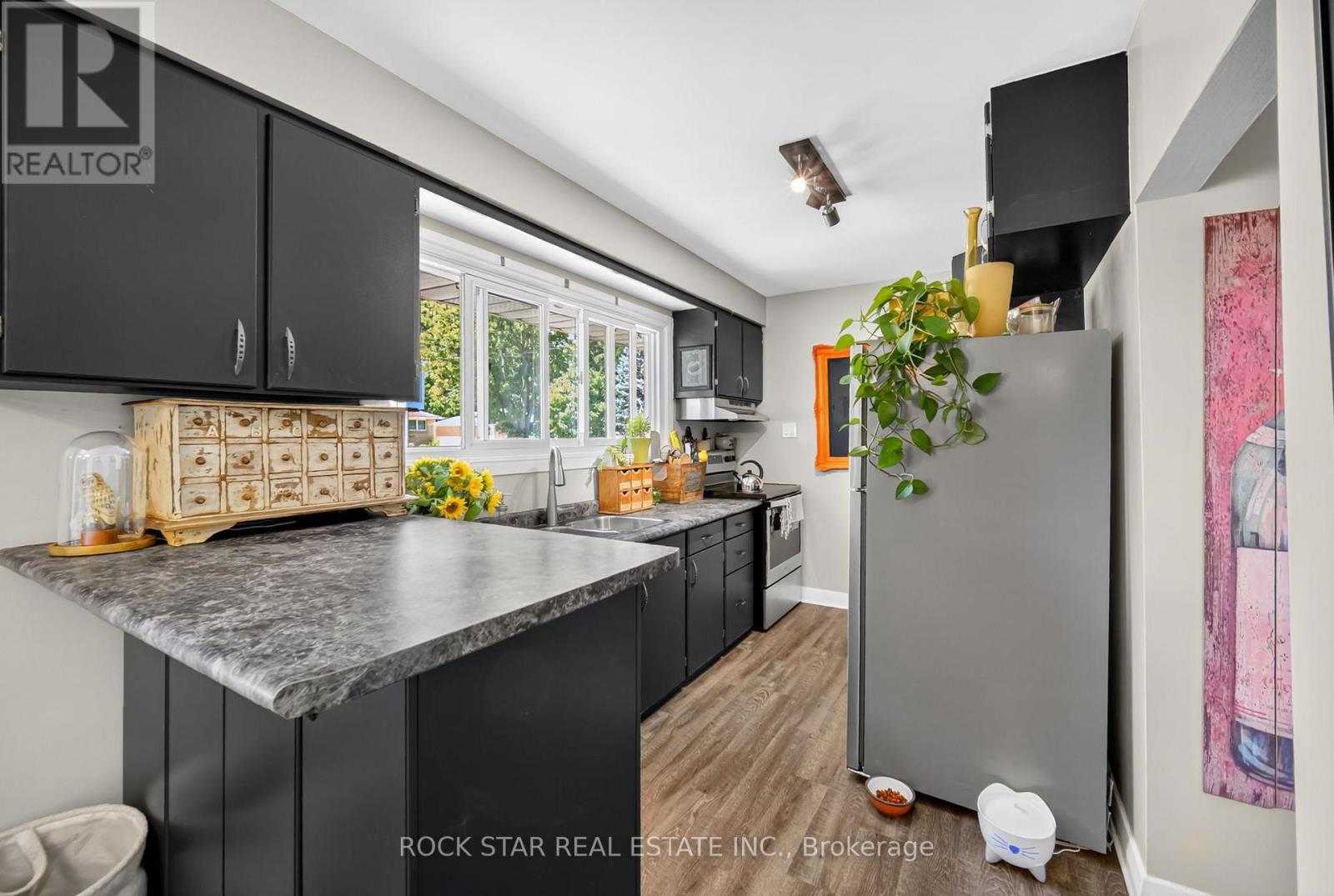 Photo 7 of 364 Beachwood Avenue, London South ON