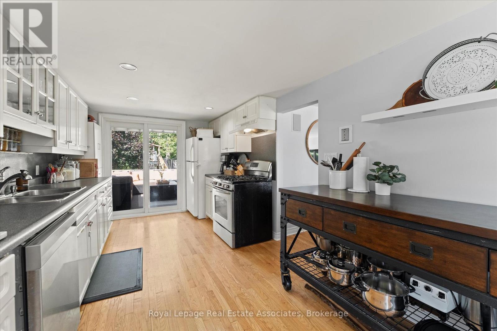 Photo 10 of 374 Lakewood Drive, Amherstburg ON