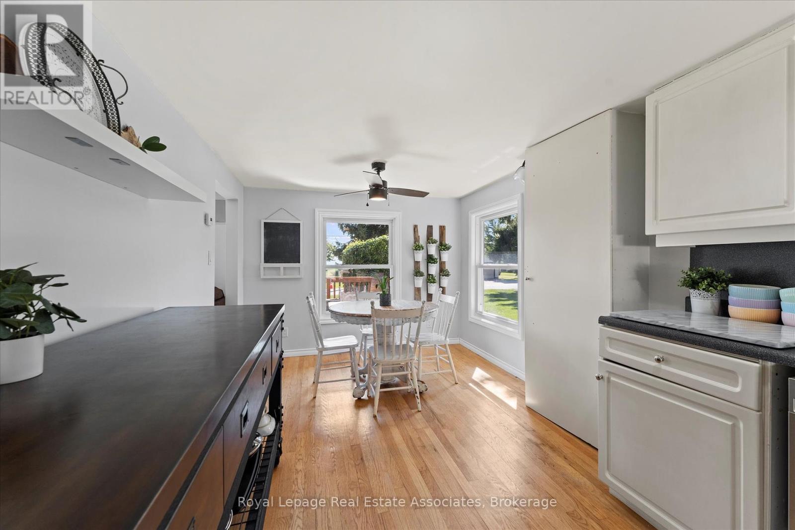 Photo 13 of 374 Lakewood Drive, Amherstburg ON