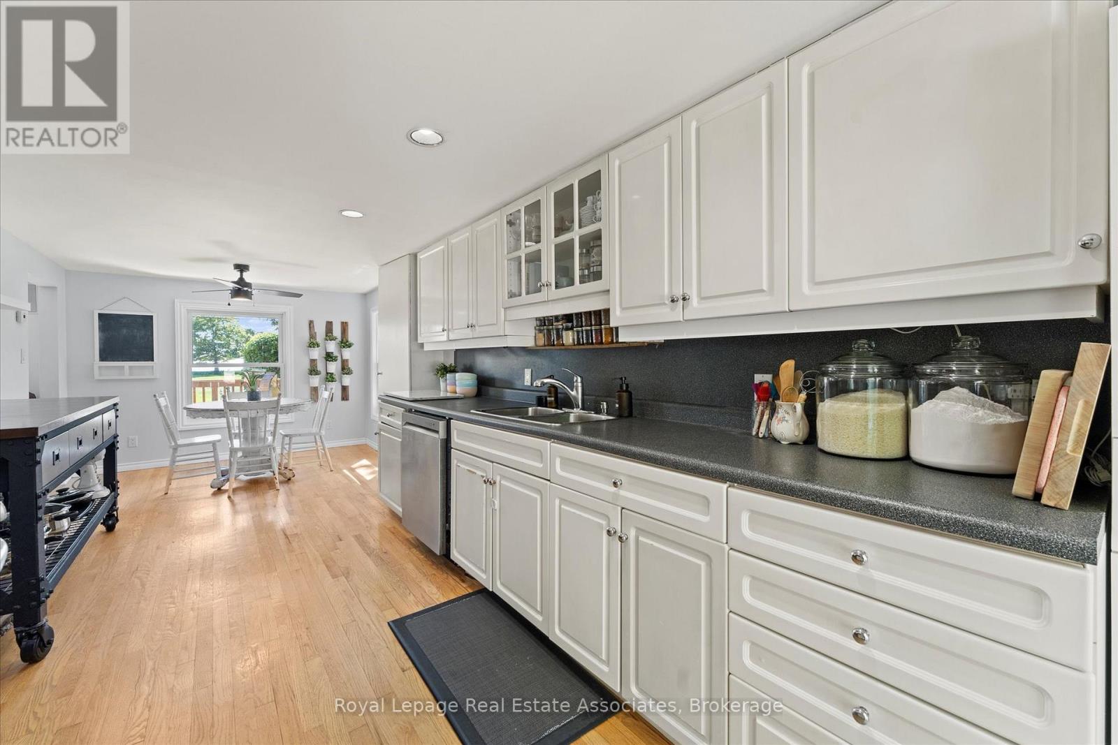 Photo 14 of 374 Lakewood Drive, Amherstburg ON