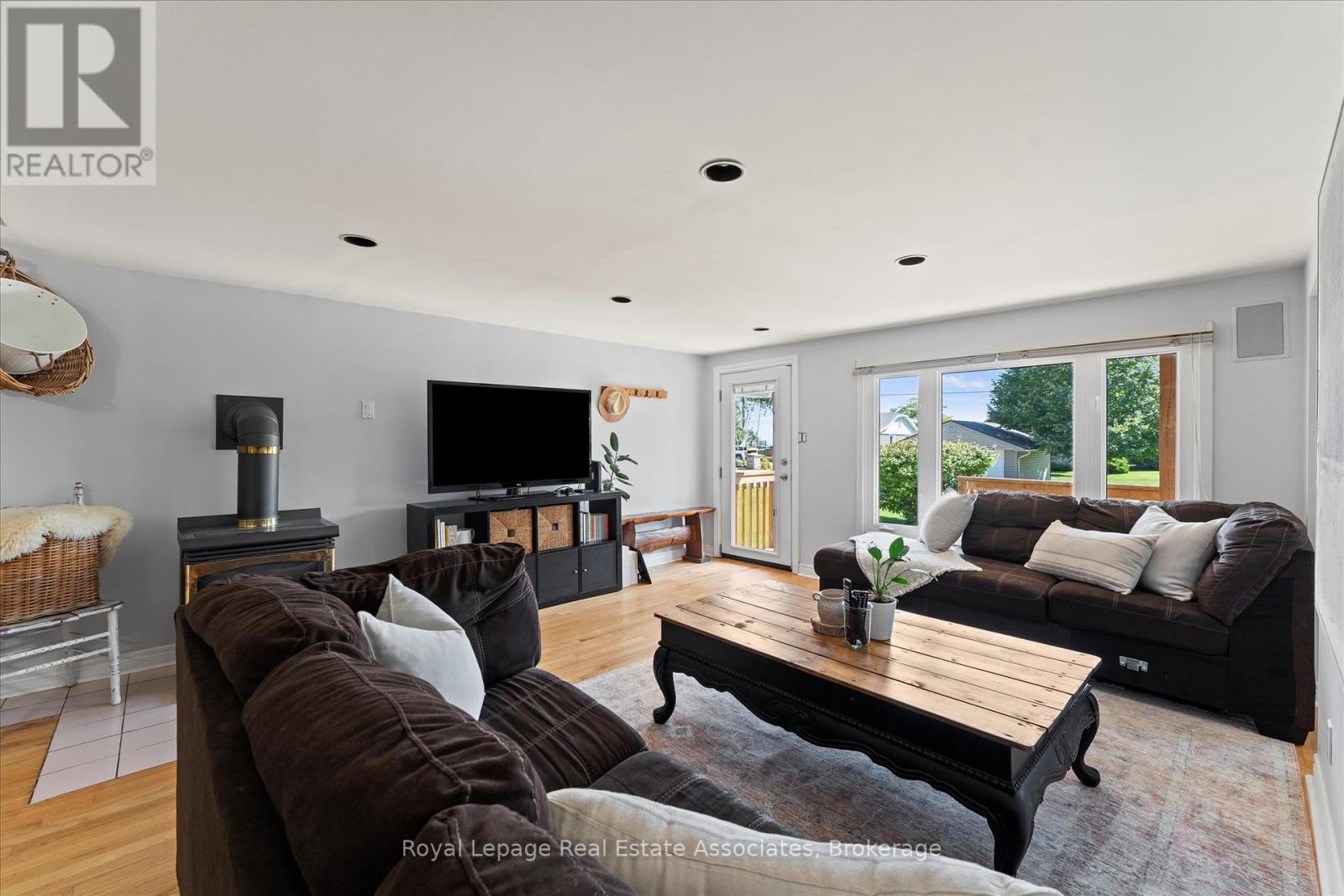 Photo 7 of 374 Lakewood Drive, Amherstburg ON