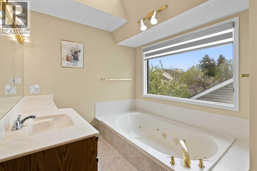 Single Family House for Sale in  Edgebrook Drive NW Edgemont Calgary 