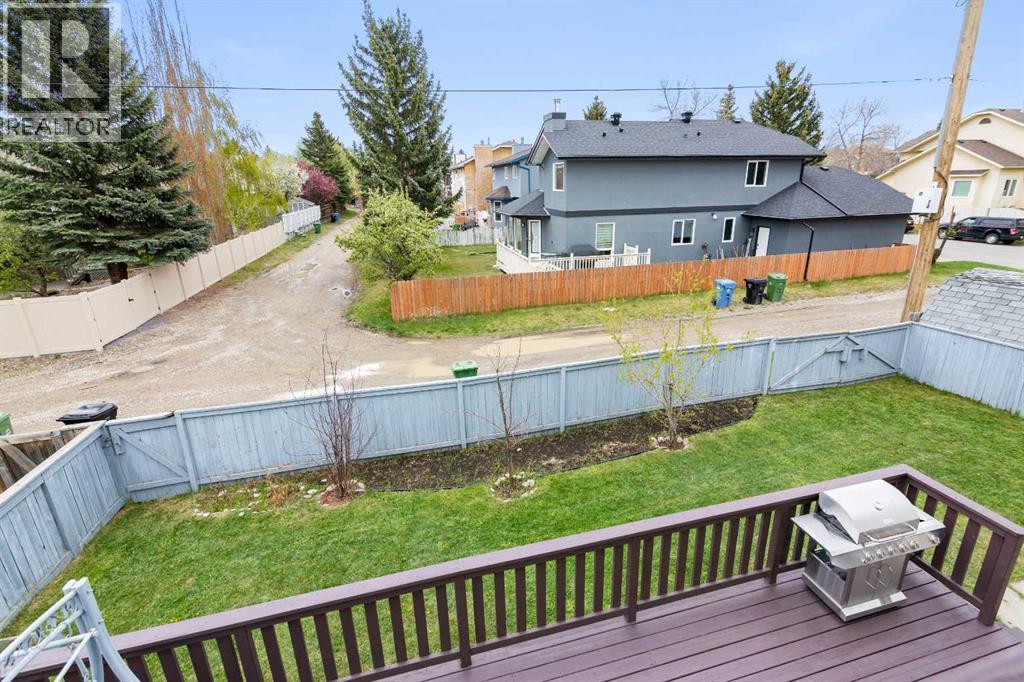 Single Family House for Sale in  Edgebrook Drive NW Edgemont Calgary 
