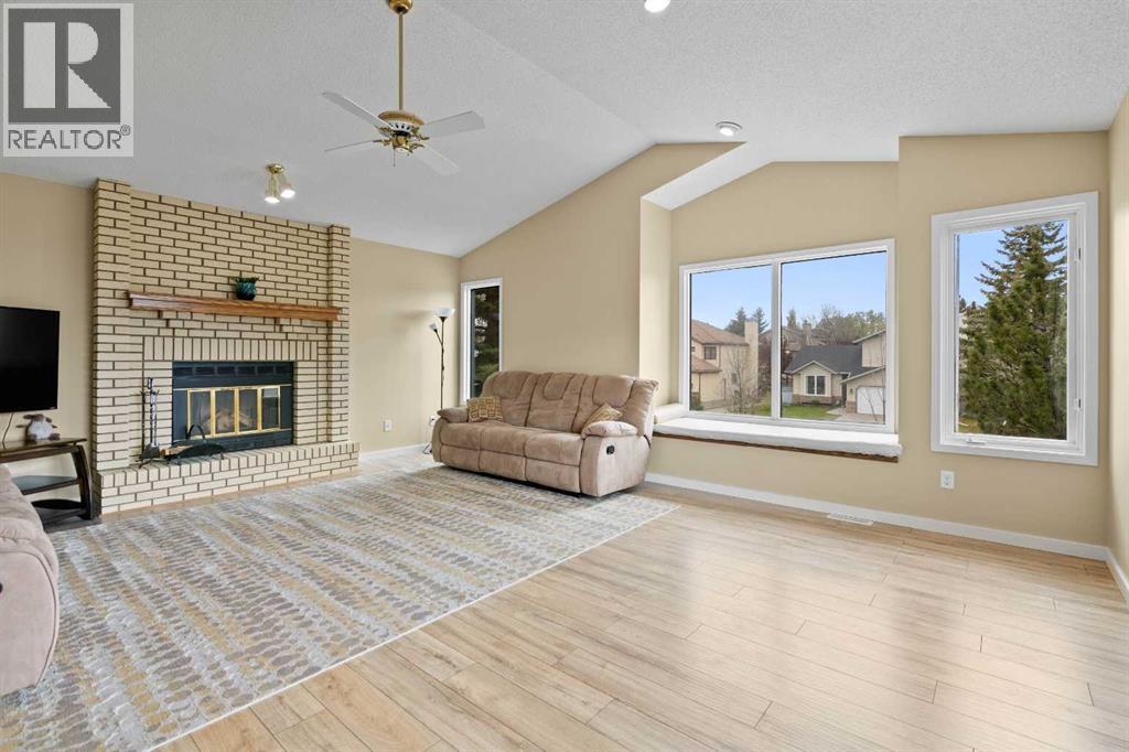 Single Family House for Sale in  Edgebrook Drive NW Edgemont Calgary 