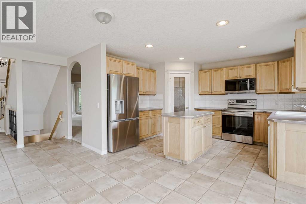 Single Family House for Sale in  Royal Crest Terrace NW Royal Oak Calgary 