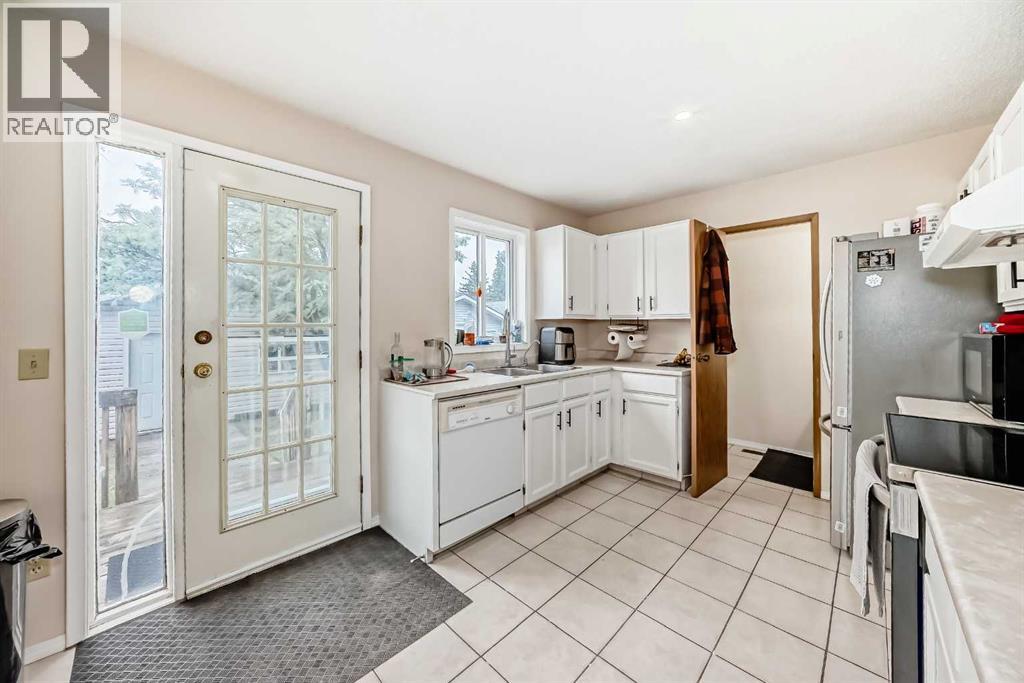 Single Family House for Sale in  Edgeburn Crescent NW Edgemont Calgary 