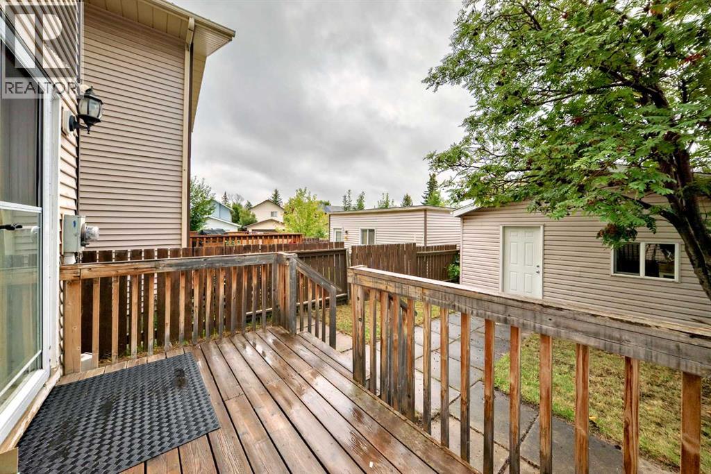 Single Family House for Sale in  Edgeburn Crescent NW Edgemont Calgary 