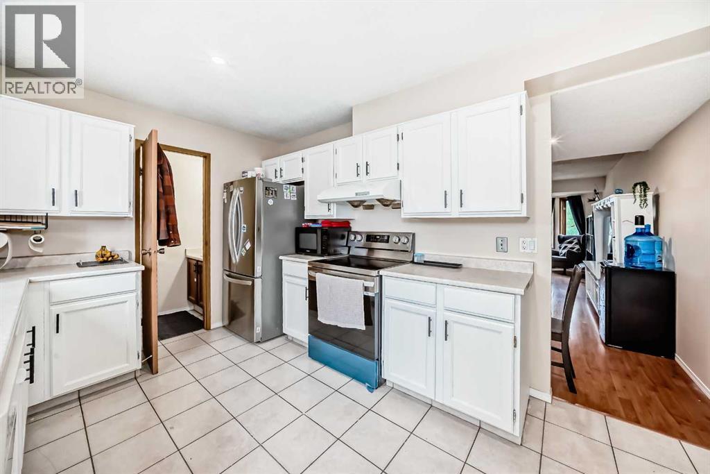 Single Family House for Sale in  Edgeburn Crescent NW Edgemont Calgary 