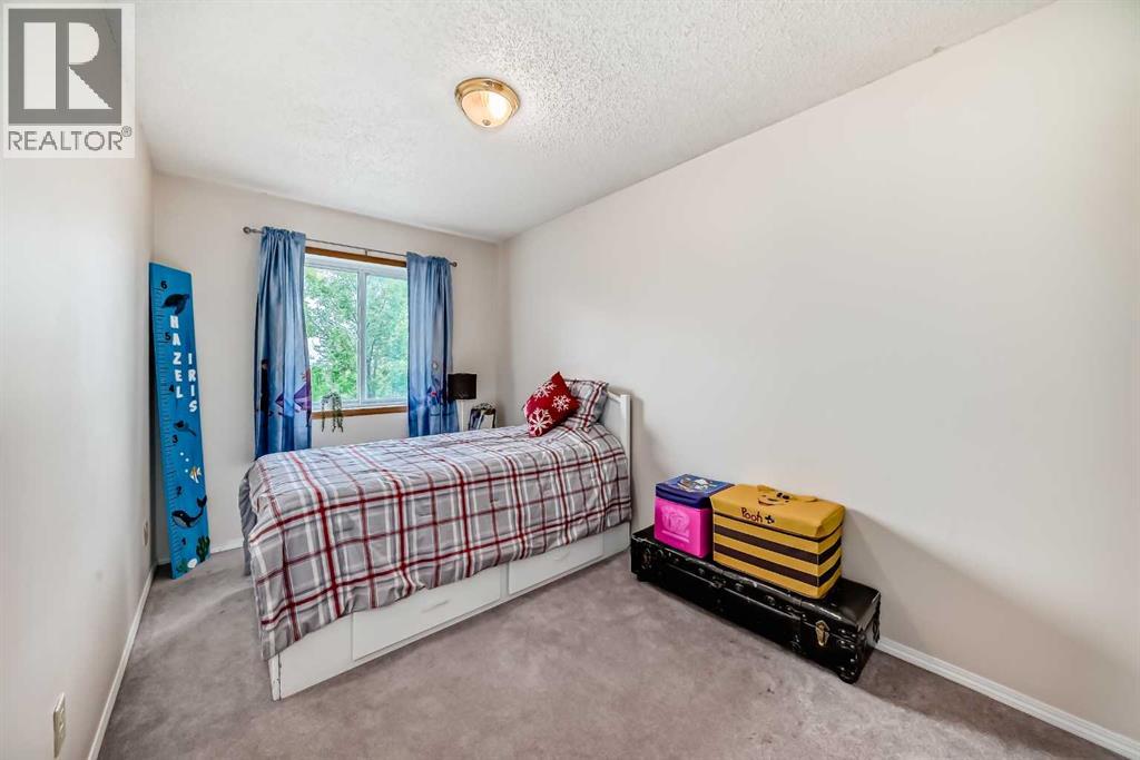 Single Family House for Sale in  Edgeburn Crescent NW Edgemont Calgary 