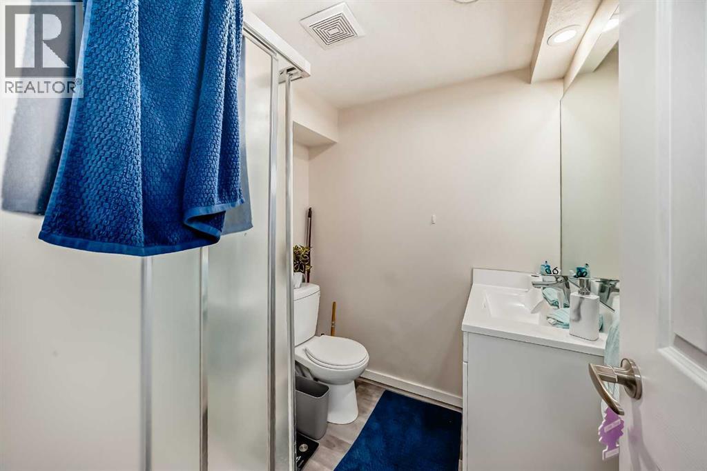 Single Family House for Sale in  Edgeburn Crescent NW Edgemont Calgary 