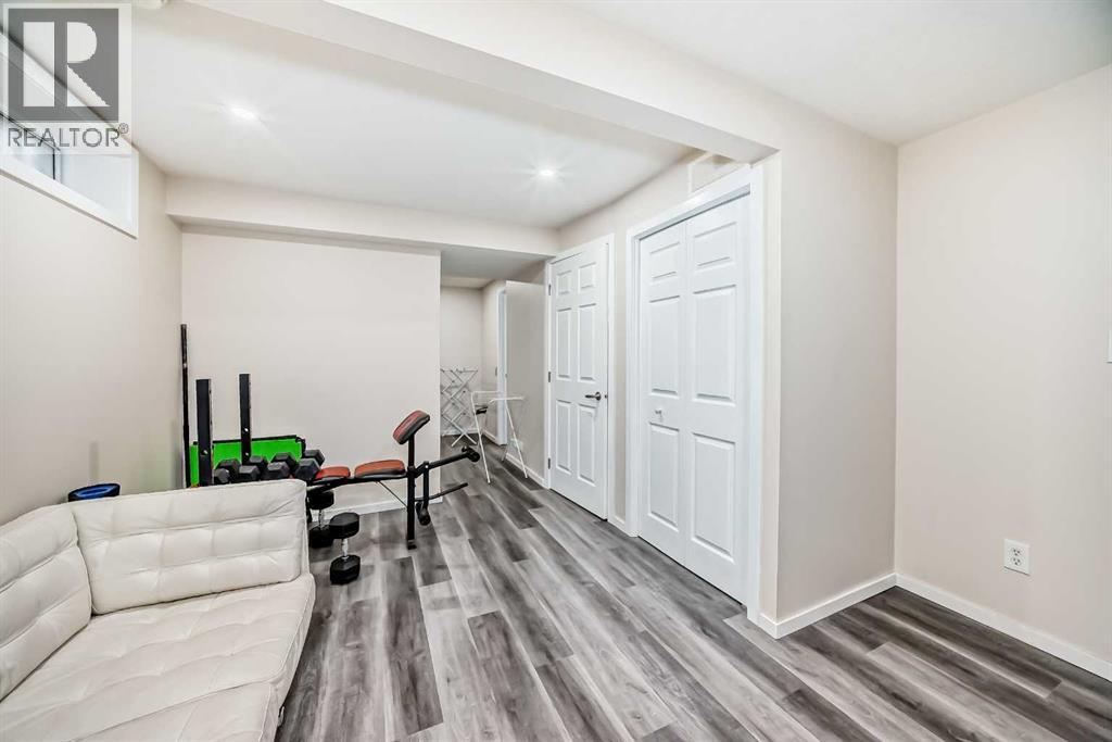 Single Family House for Sale in  Edgeburn Crescent NW Edgemont Calgary 