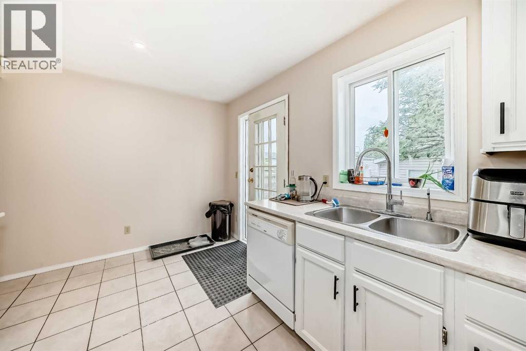 Single Family House for Sale in  Edgeburn Crescent NW Edgemont Calgary 