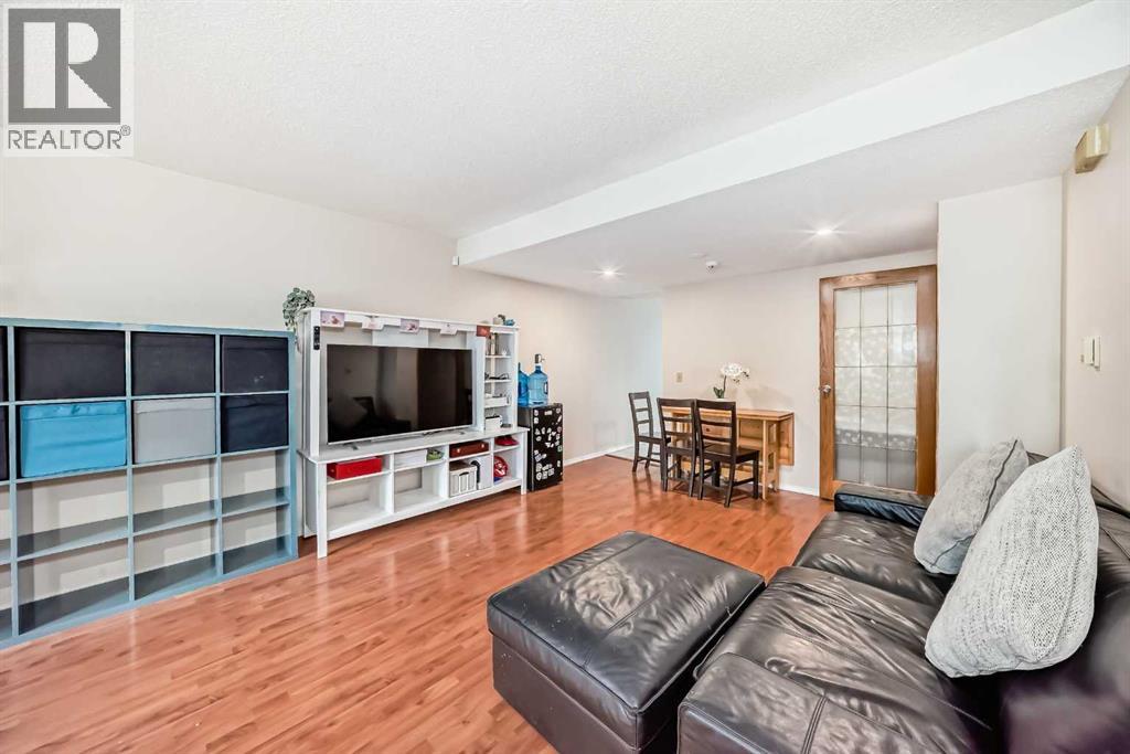 Single Family House for Sale in  Edgeburn Crescent NW Edgemont Calgary 