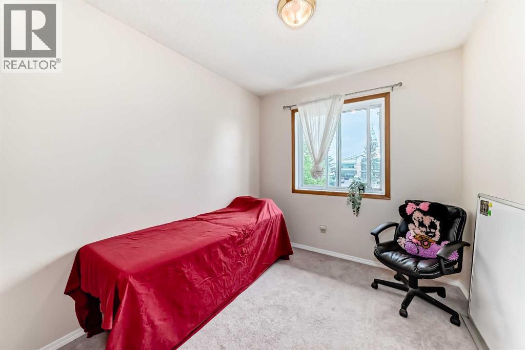 Single Family House for Sale in  Edgeburn Crescent NW Edgemont Calgary 