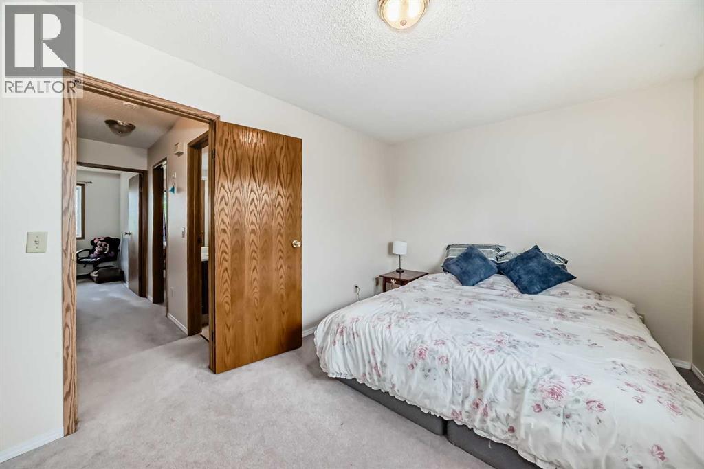 Single Family House for Sale in  Edgeburn Crescent NW Edgemont Calgary 